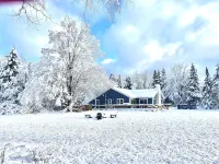 Ski Ridge Golf farmhouse