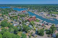 Arden House DT Mystic 3BR Lux Family Getaway