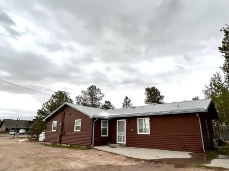Charming Cabin• steps from the beloved R&R Cafe