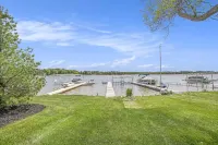 Lumos House on Magician Lake