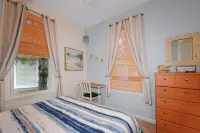 Beautiful Summer village cottage close to the Ocean!