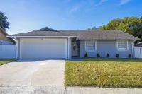 The perfect retreat: sea la vie, family-friendly home w/ pool also near cities Hotel a Brandon