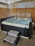 HOT TUB, 420 FRIENDLY, RV PARKING & GREAT LOCATION