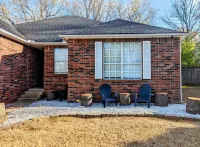 Golden Retreat: Central Bliss for Family & Friends Fun