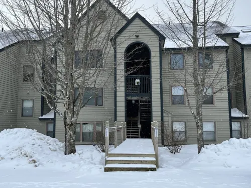 Newly renovated! 3 BR, slopeside Winterplace condo on Okemo Mountain