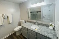 *NEW* 1 bed condo centrally located in Pigeon Forge