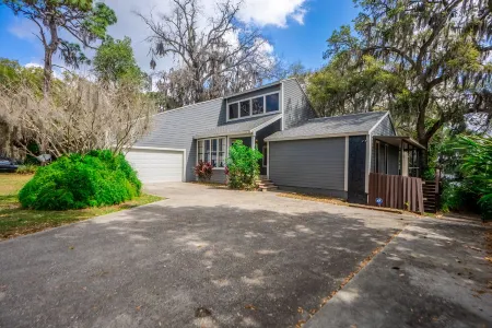 ☆Spacious Waterfront Oasis☆ Private Dock & Balcony