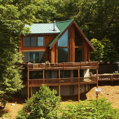 Mountain Top Overlooking Lake, Hot Tub, Pickleball, Yukon Fire Pit, 5 Star, Pets