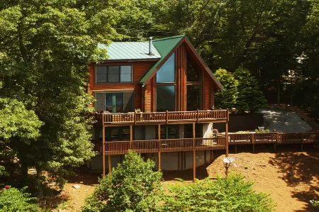 Mountain Top Overlooking Lake, Hot Tub, Pickleball, Yukon Fire Pit, 5 Star, Pets