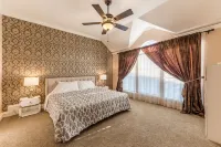 Luxury 3 bedroom residential home in Frisco - Bathtub