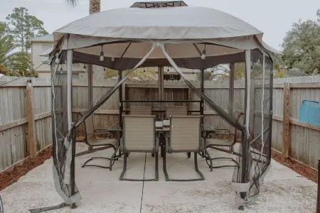 Beautiful 5bd/3ba in Gulf Breeze, Heated Private Pool & Pet Friendly!