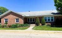 Home Suite Home- Charming 3 BR 2B Home, Located in Erie- Presque Isle 1 Mile Hotels near Mall Office
