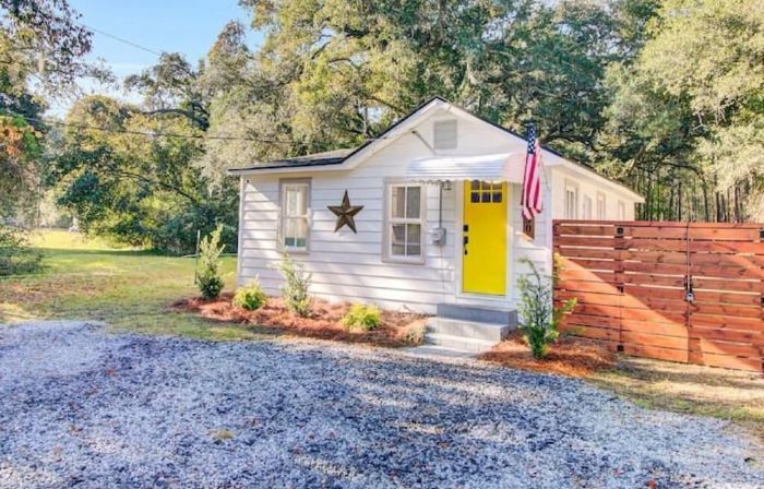Chic Johns Island Cottage w/ King Bed+Smart TVs!
