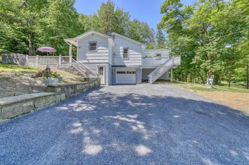 Spacious Westtown Home, Firepit, Up to 10 Guest