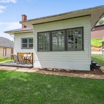 Beautiful Modern/Rustic Cottage in the heart of Lead!!!