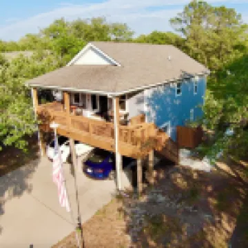 Poseidon's Getaway - Beach House: OUTDOOR HOT TUB, 2 King Beds, and 1 Queen Bed