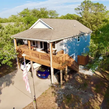 Poseidon's Getaway - Beach House: OUTDOOR HOT TUB, 2 King Beds, and 1 Queen Bed