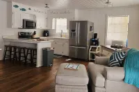 Lakeside Chalet on Beautiful Gantt Lake!