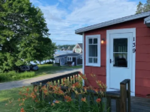 Cozy Cottage in Bass Harbor, Maine next to Acadia National Park Hoteles en Tremont