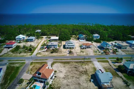 Sleeps 8, Views , 2 King Masters, Dog Friendly, Private Pool