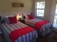 Trout Chalet - Nottely Riverfront, Starlink w/ Roku TV, Easy River Access Hotels in Notla