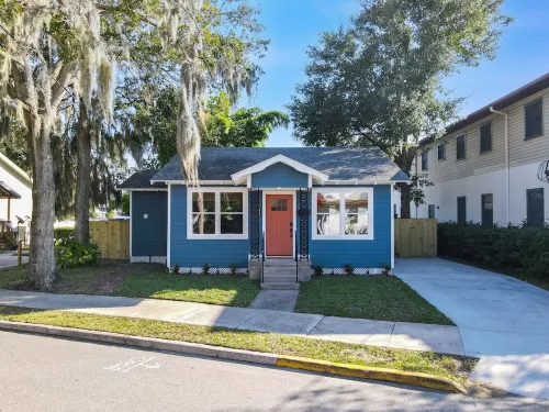Little Palm Bungalow close to downtown and the beach