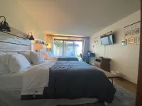 Agate Bay Cottage 2 Bed 2 Bath. Watch the ore boats in comfort.