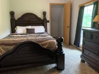 Rut & Strut Ranch - 35 minutes from Mark Twain Lake! Quiet Cabin in the woods