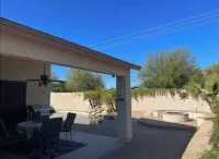 3 bed/2 bath home with pool, hot tub, & fire pit! Arizona Computer Outlets 주변 호텔