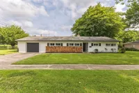 Adorable bungalow fully furnished - month to month rental.