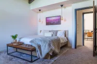 Stunning Oceanview Hillside Home w/ Theater & Spa Hotel dekat Beach Access 66C