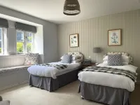 Pretty Converted Stable Block. Village Centre, close to Lost Gardens of Heligan