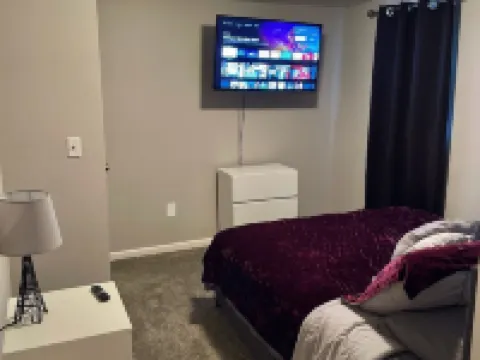 Vibrant 2 Bed Located Downtown/ Closing to Soaring Eagle/CMU Hotels in Mount Pleasant