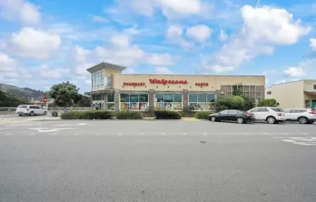 Stunning Ocean Mountain View Near SF+Beach 3 Suite