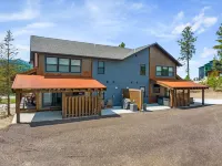 Embers Gulch 1 brand new duplex, wifi, hot tub, paved roads, shared pool access