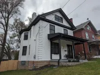 Bright and Spacious 5 BR Home Close to downtown. Pet-Friendly! Hotels near Cincinnati Zoo & Botanical Garden