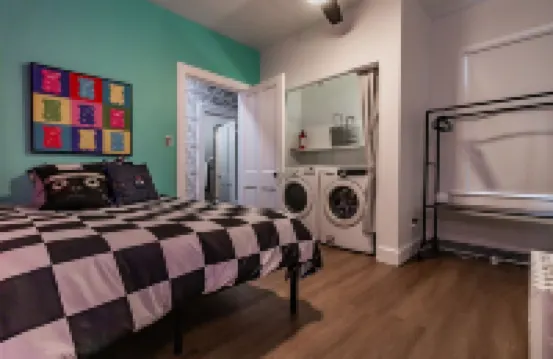 Something to talk about in Haynie's Corner! Walk anywhere, sleeps 6!