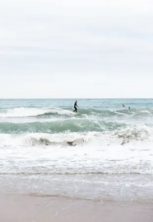 Close 2 Beach & Bases-Game Room-Stocked Kitchen-Backyard oasis-2 Fire Pits-Grill Отели в г. Холли Ридж