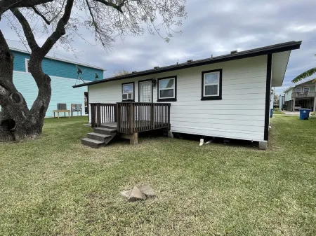 Latitude Adjustment! Nice little 3 Br 2 bath. Quiet part of town.