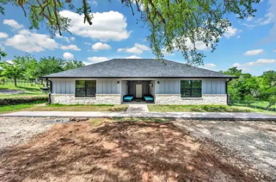 Enjoy the country views Unit B