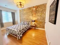 #SuiteDreamsLawrence - Historic Downtown Loft - sleeps up to 6!