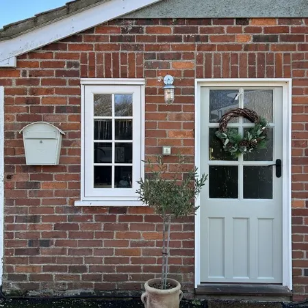 Cosy country cottage with lots of local walks, and short drive into Woodbridge