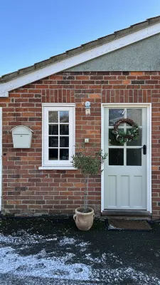 Cosy country cottage with lots of local walks, and short drive into Woodbridge サットン・フー周辺のホテル