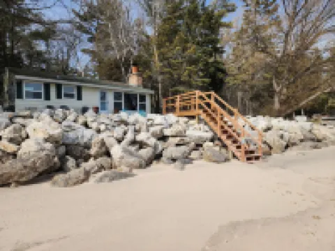 Welcome to Beachdaze: Your Lakeside Sanctuary