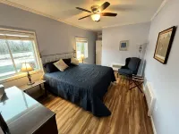 12 BR/13.5 BA  Inn w/ Views of White Mountains & Heated Pool Hotels in 