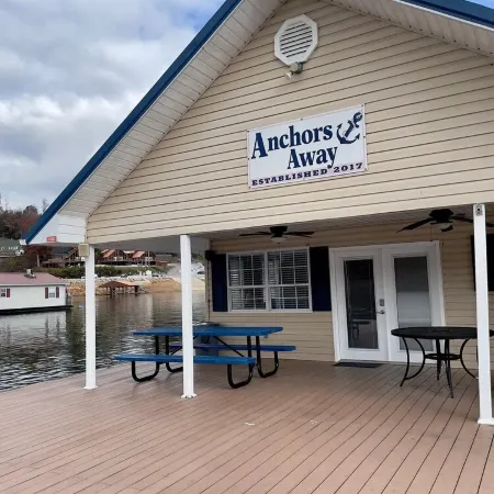 Anchors Away Floating Home @ Whitman Hollow Marina / Froggies Patio Bar