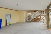 Private 5 Bed, 4.5 Bath w/ Elevator & Pool. Steps to the Beach & Close to Pier. - Balcony