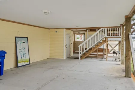 Conveniently Located 5 Bed, 4.5 Bath, Elevator, Pool, Steps from the Beach Отели в г. Серфсайд Бич