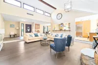 Close to Trilith & Airport! Fenced yard! Walk to shops! Hotels in Fayette County