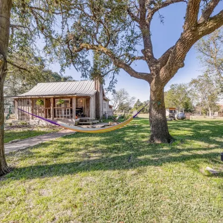 Sleeps 10! Country Cabin w/ Playground, Hammock & Chickens
